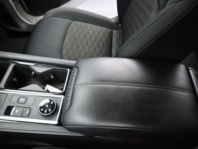 Used 2024 Nissan Pathfinder SV image 26