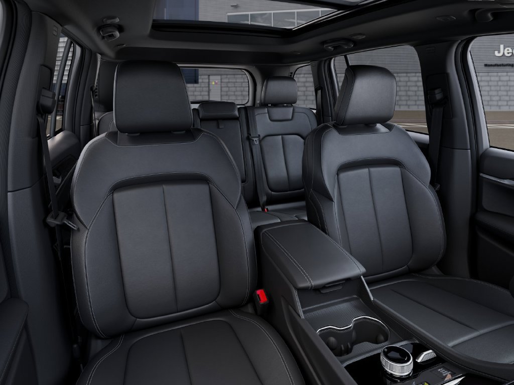 New 2026 Jeep Grand Cherokee Limited w/ Limited Altitude Package AWD/4WD image 16