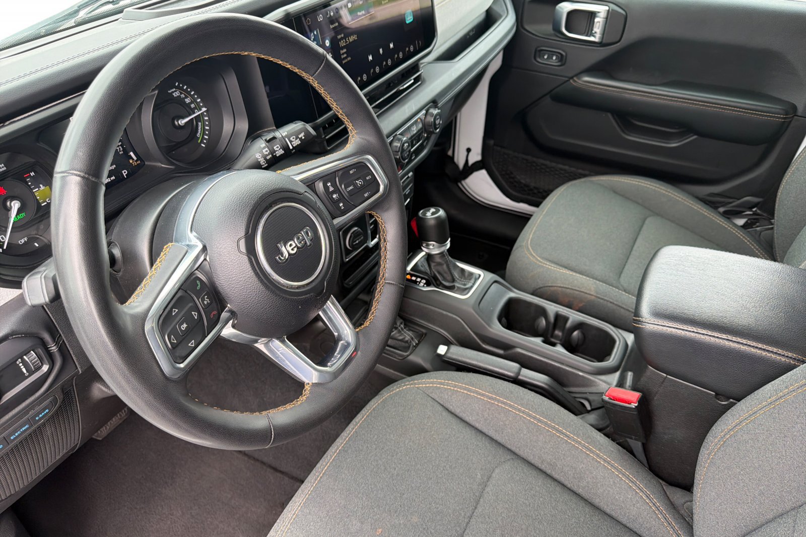 Used 2024 Jeep Wrangler Unlimited Sahara AWD/4WD image 12