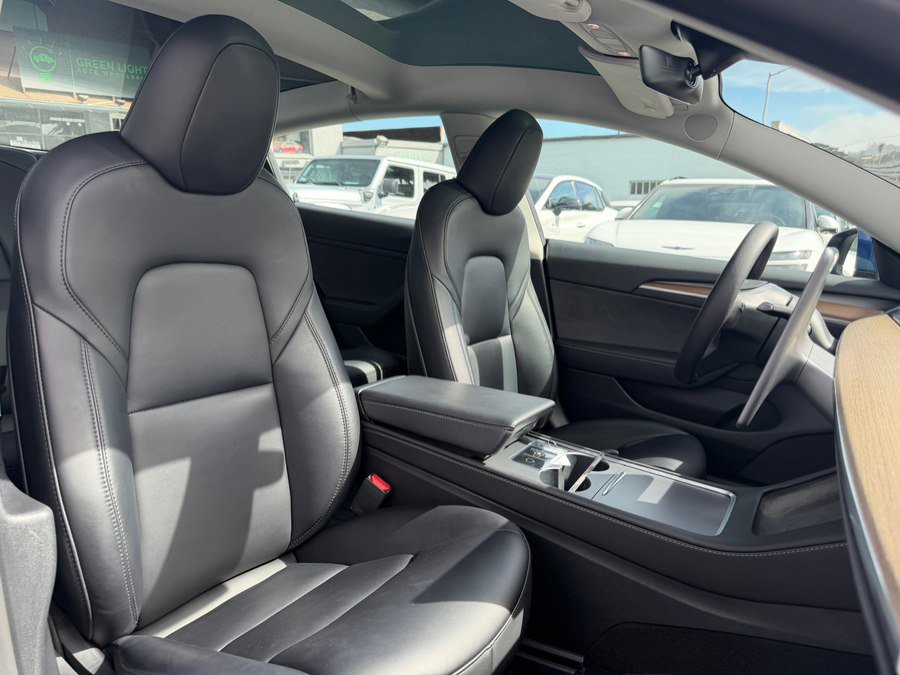 Used 2023 Tesla Model 3 Standard Range image 32