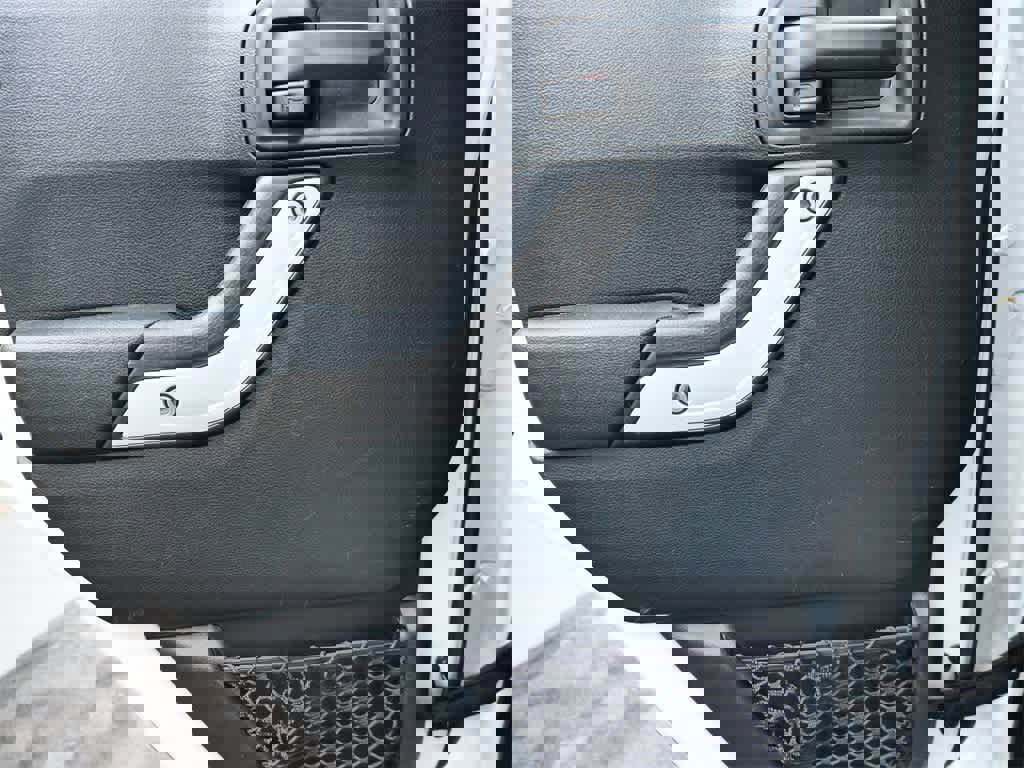 Used 2018 Jeep Wrangler Unlimited Sahara w/ Connectivity Group image 14