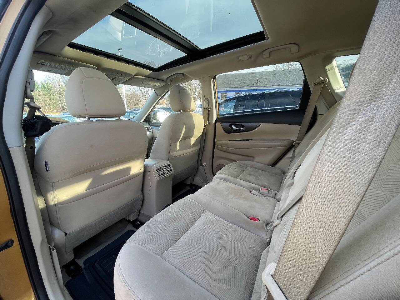 Used 2015 Nissan Rogue SV w/ SV Moonroof Package image 28