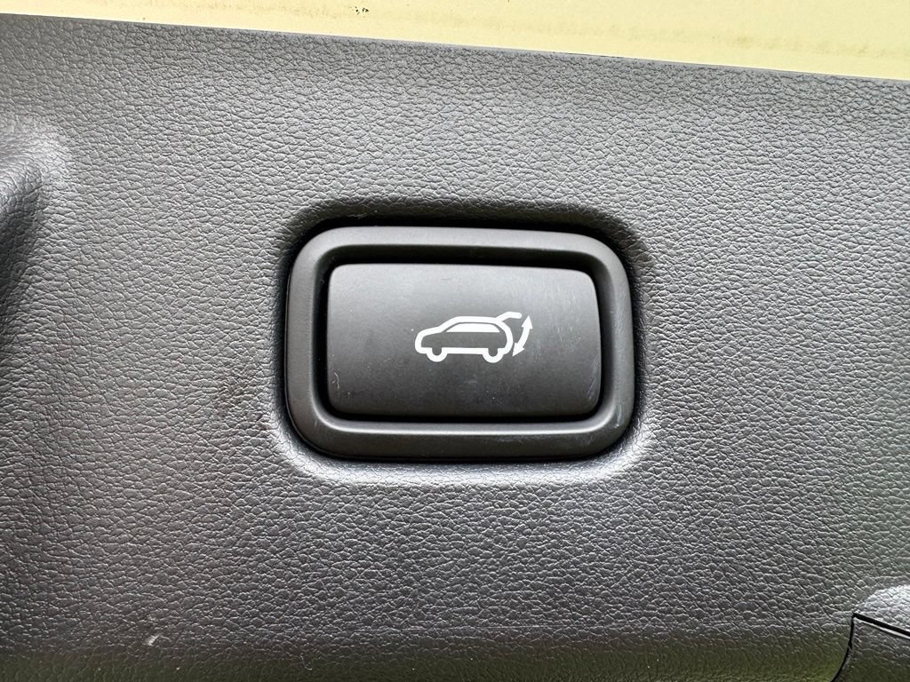 Used 2025 Hyundai Tucson Limited FWD image 11