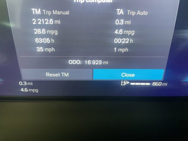 Certified 2025 Volvo XC60 B5 Core image 14