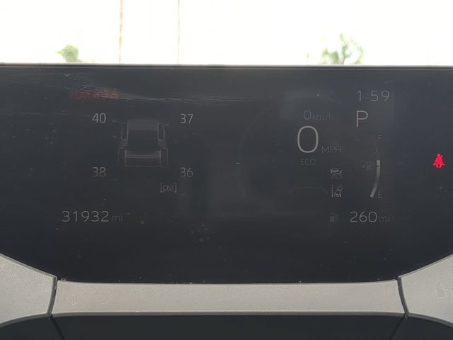 Used 2025 Toyota Prius LE FWD image 30