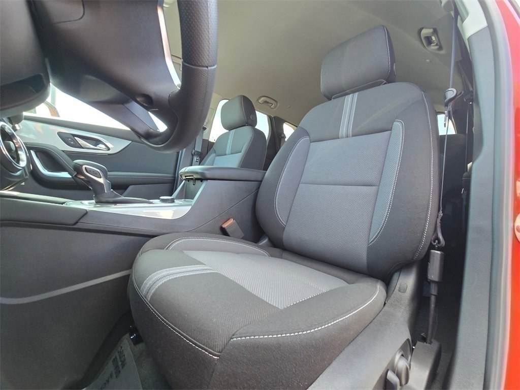 New 2025 Chevrolet Blazer LT w/ Midnight/Sport Edition image 17