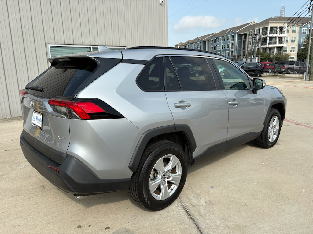 Used 2020 Toyota RAV4 XLE w/ Convenience Package FWD image 8
