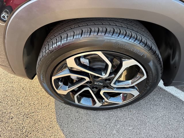 Used 2025 Chevrolet Trax RS w/ Driver Confidence Package FWD image 31