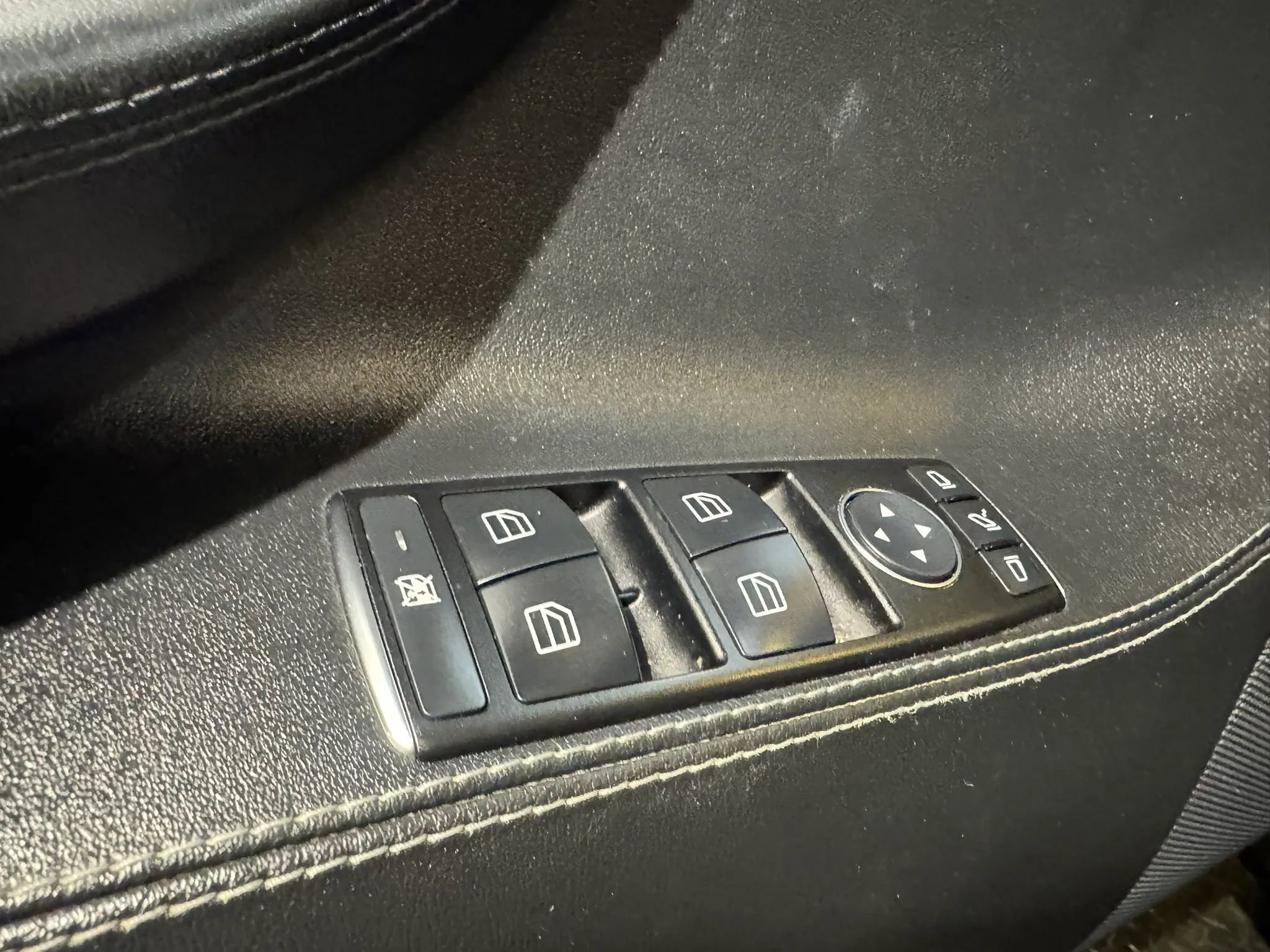 Used 2013 Tesla Model S Performance RWD image 8