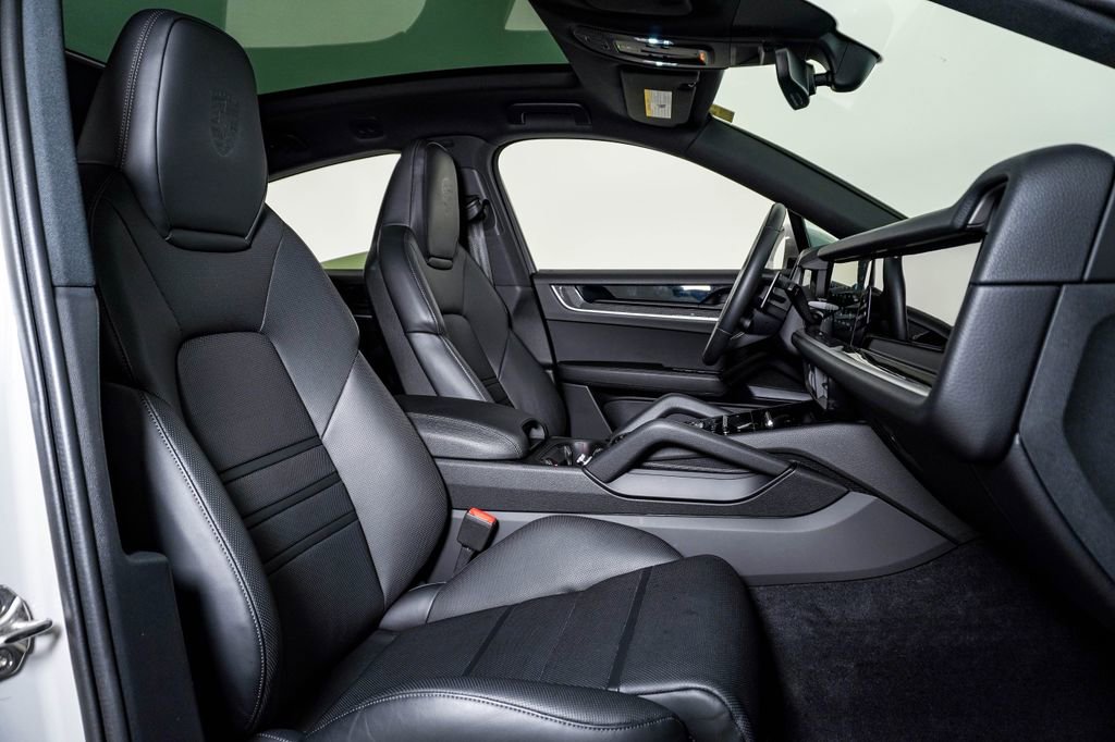 Certified 2025 Porsche Cayenne Coupe image 15