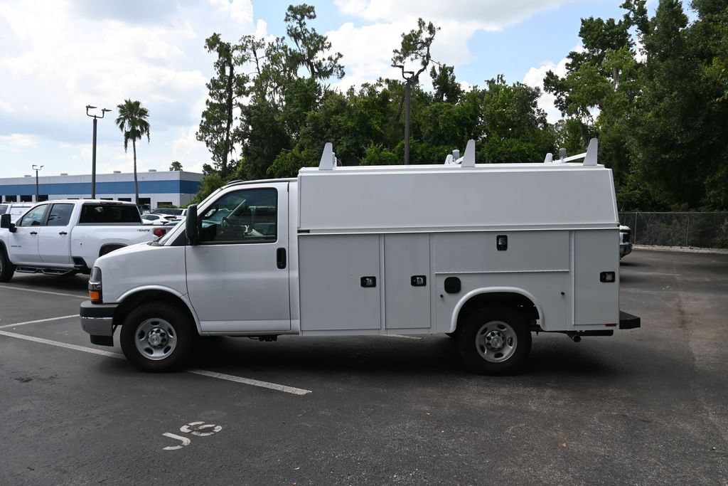 New 2025 Chevrolet Express 3500 w/ Power Convenience Package RWD video 2