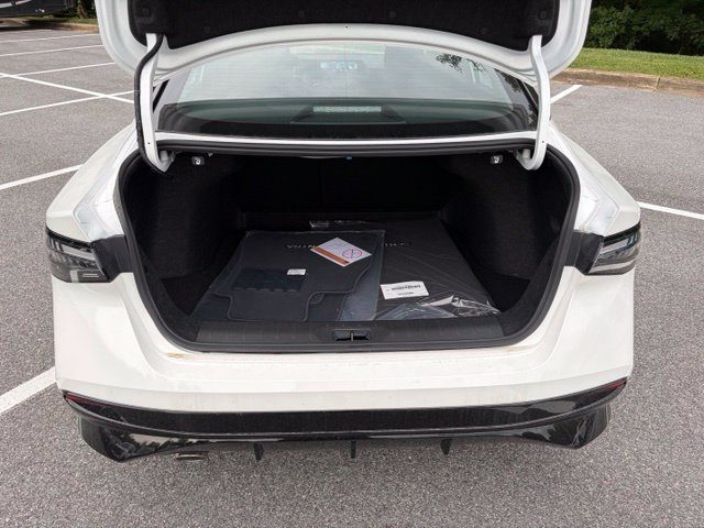 New 2027 Nissan Sentra SR w/ Floor Mat Package FWD image 7