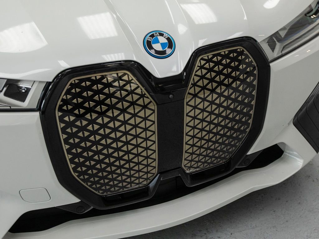 Used 2023 BMW iX xDrive50 w/ Premium Package AWD/4WD image 9
