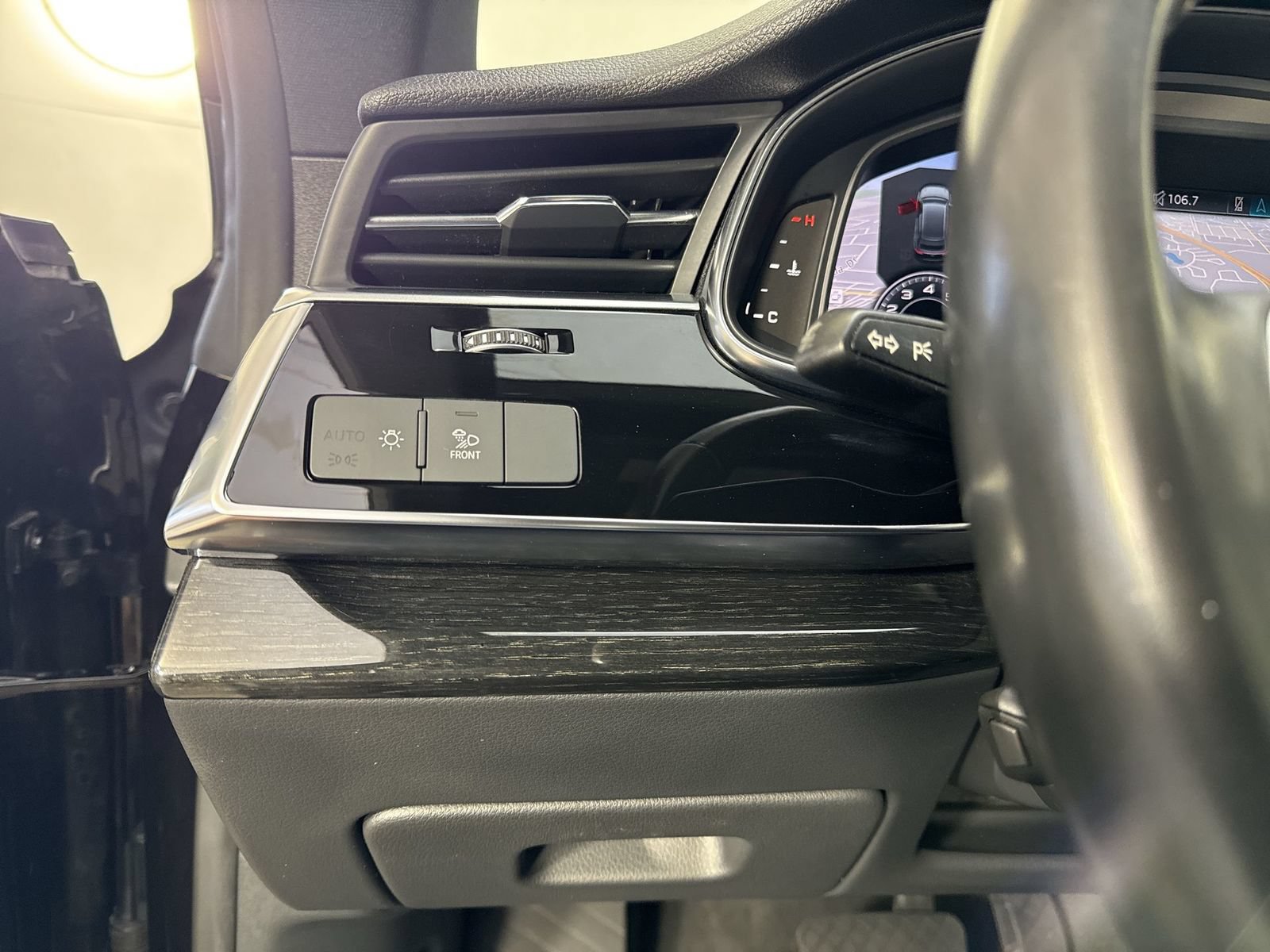 Used 2019 Audi Q8 Premium w/ Convenience Package AWD/4WD image 15