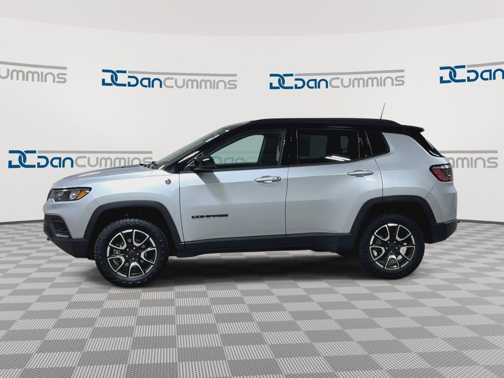 Used 2025 Jeep Compass Trailhawk AWD/4WD image 6