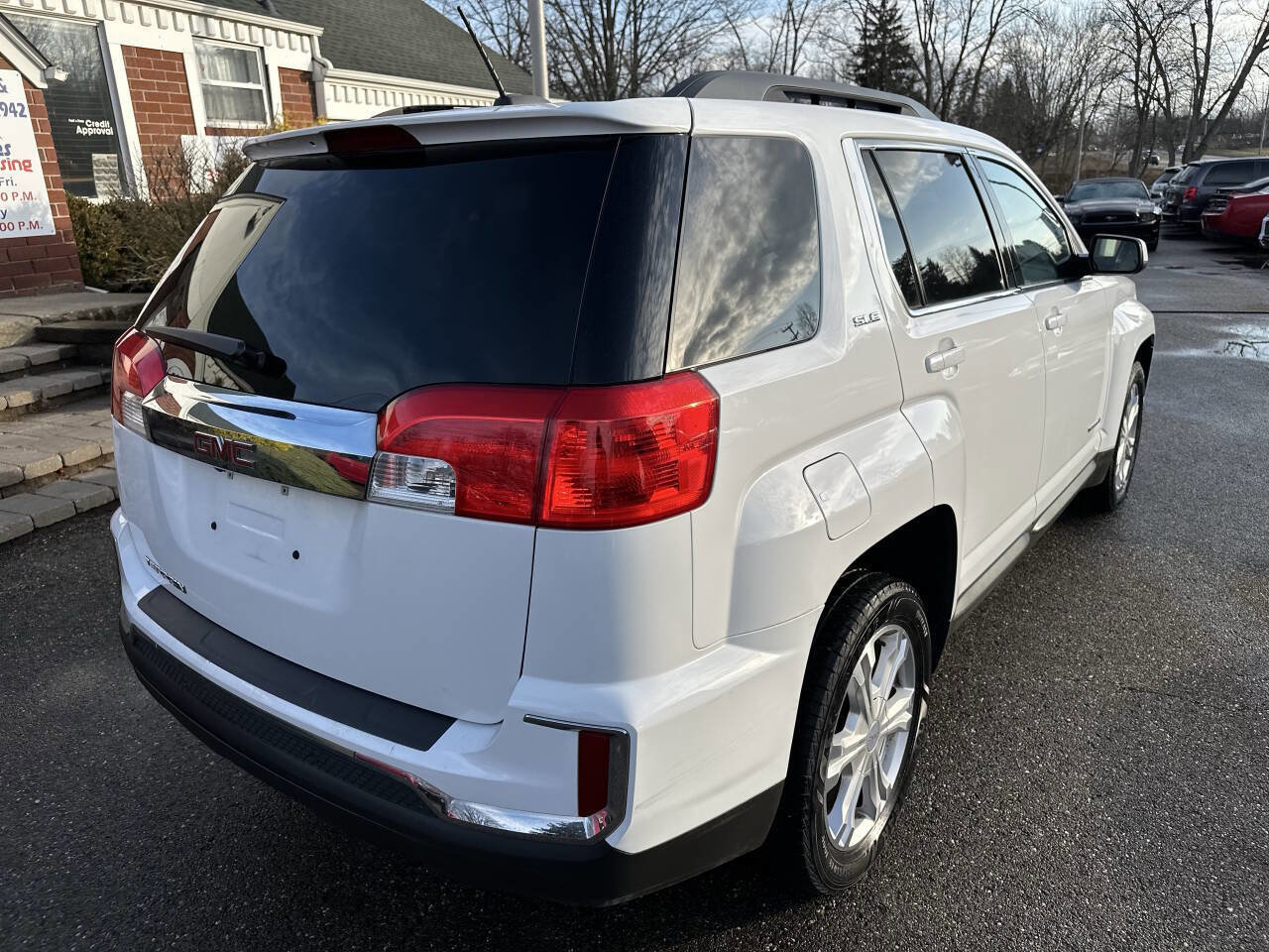 Used 2017 GMC Terrain SLE w/ Convenience Package FWD image 8