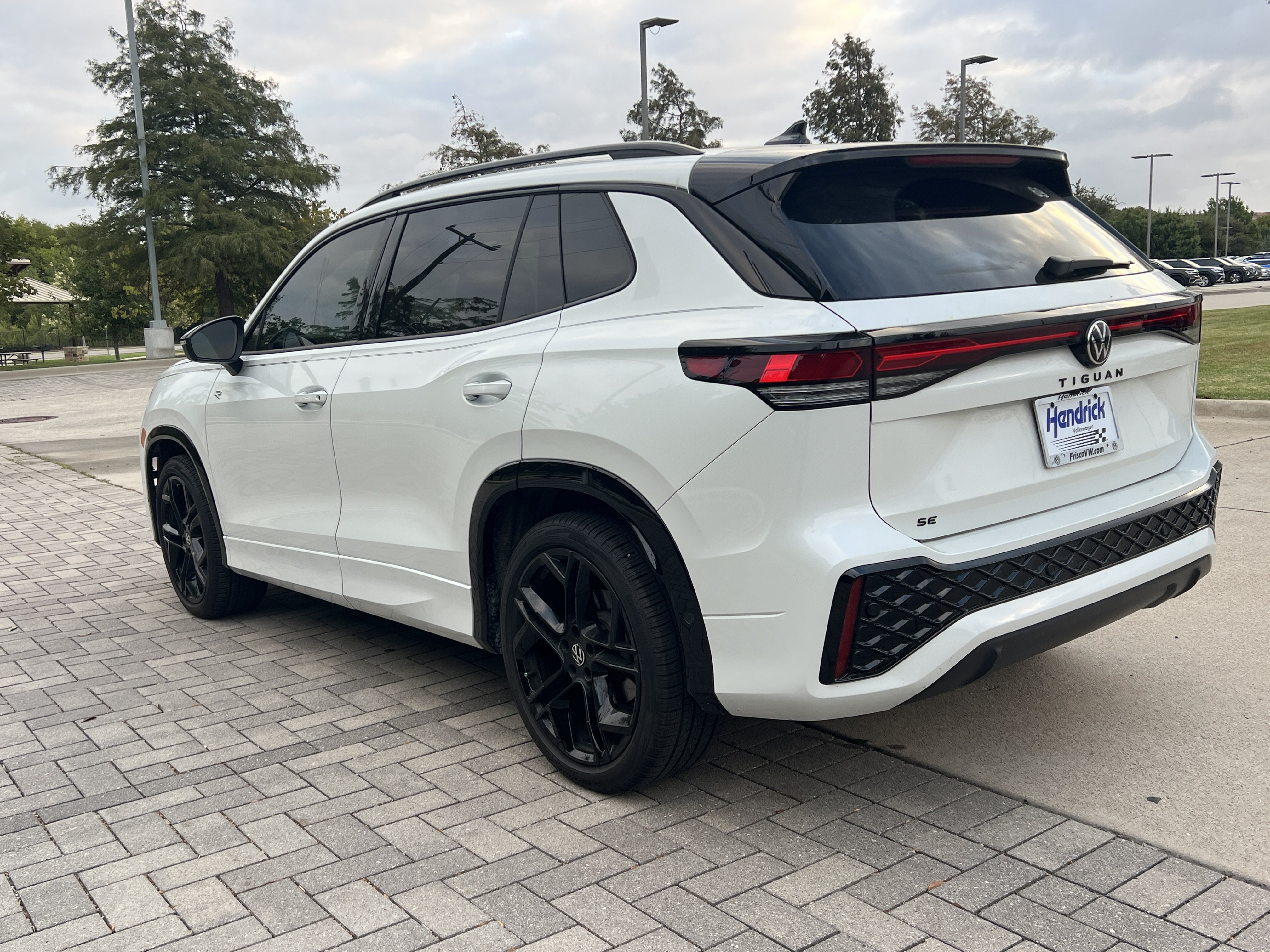 Certified 2026 Volkswagen Tiguan SE R-Line FWD image 7