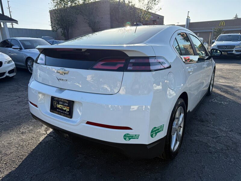 Used 2015 Chevrolet Volt FWD image 5