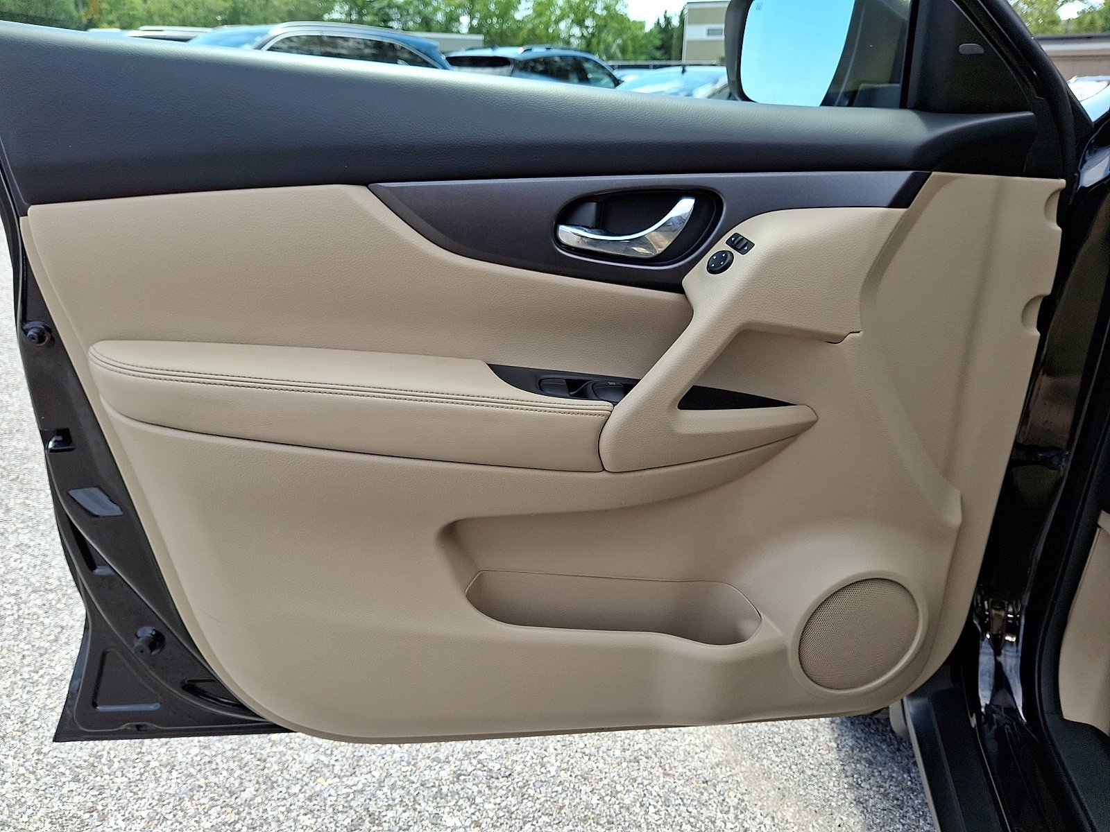 Used 2016 Nissan Rogue SV w/ SV Premium Package FWD image 14