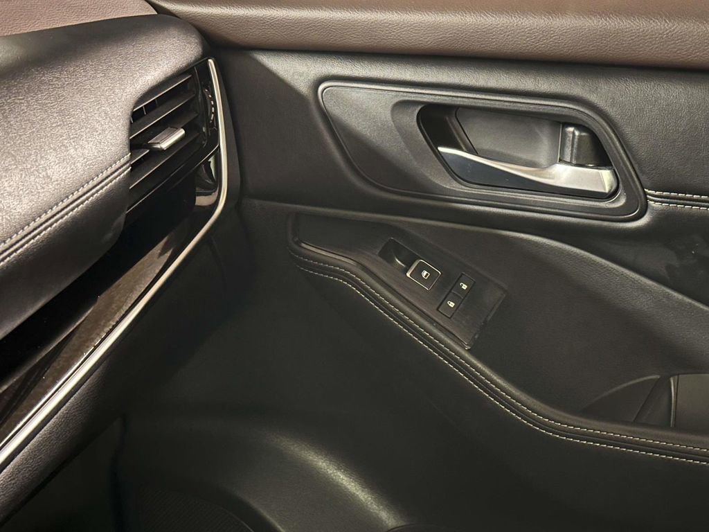 Used 2023 Nissan Rogue SL image 26