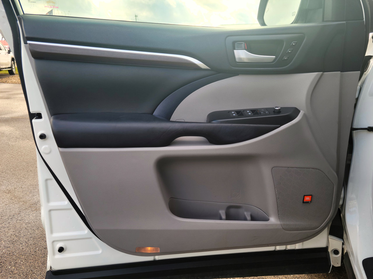 Used 2016 Toyota Highlander Limited image 8