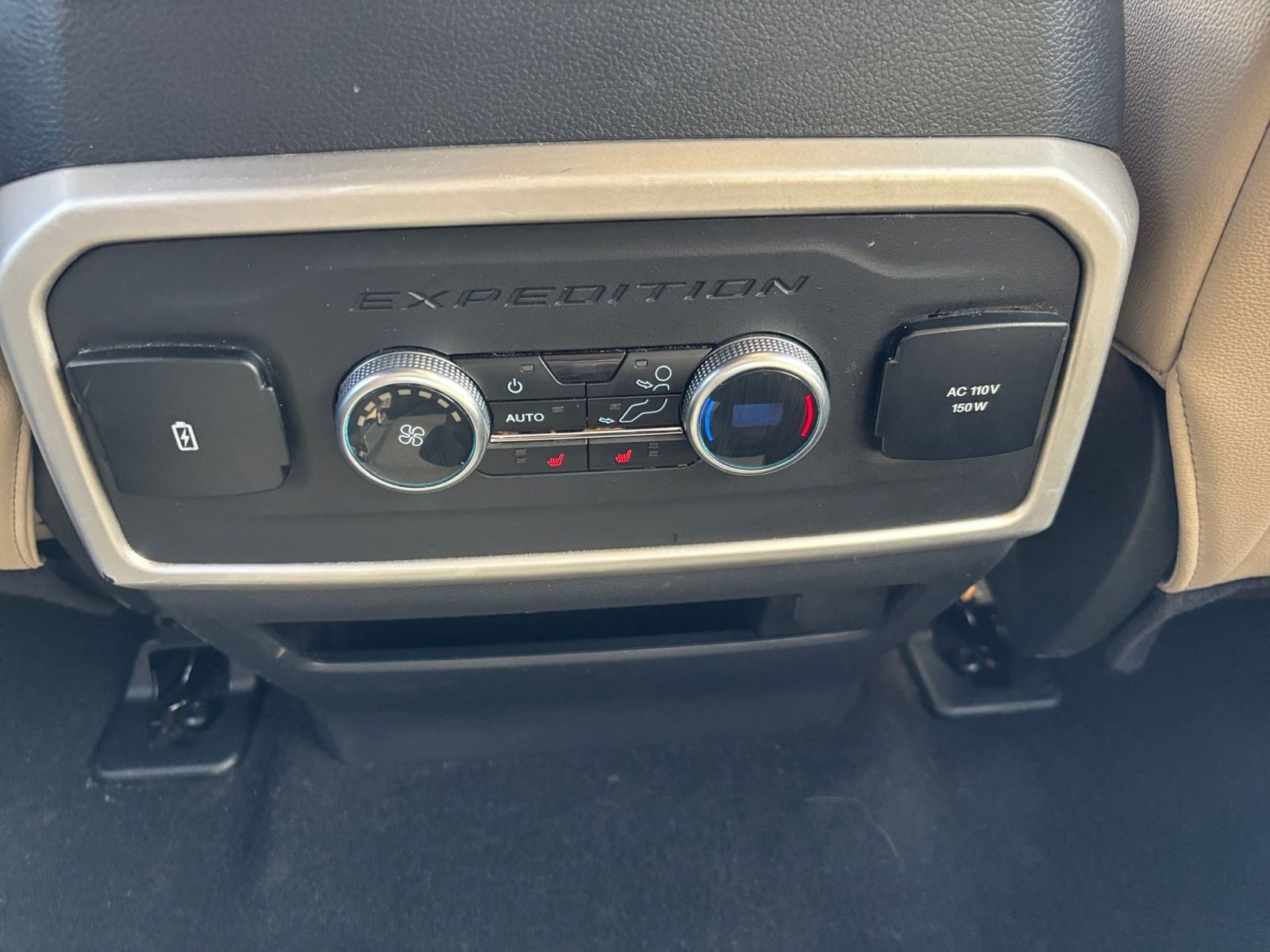Used 2024 Ford Expedition Limited image 25