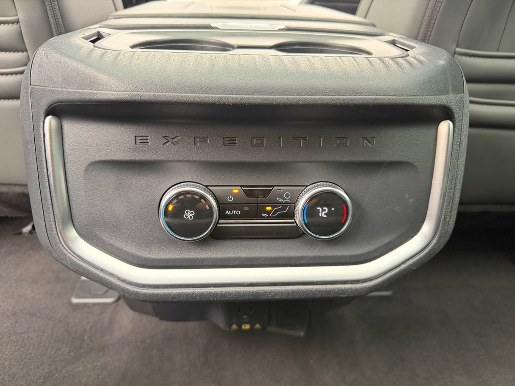 Used 2025 Ford Expedition Active AWD/4WD image 18