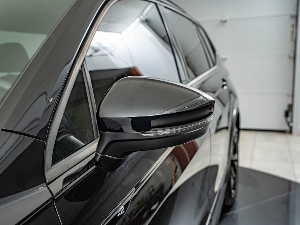 Used 2023 Volkswagen Tiguan SE R-Line FWD image 9