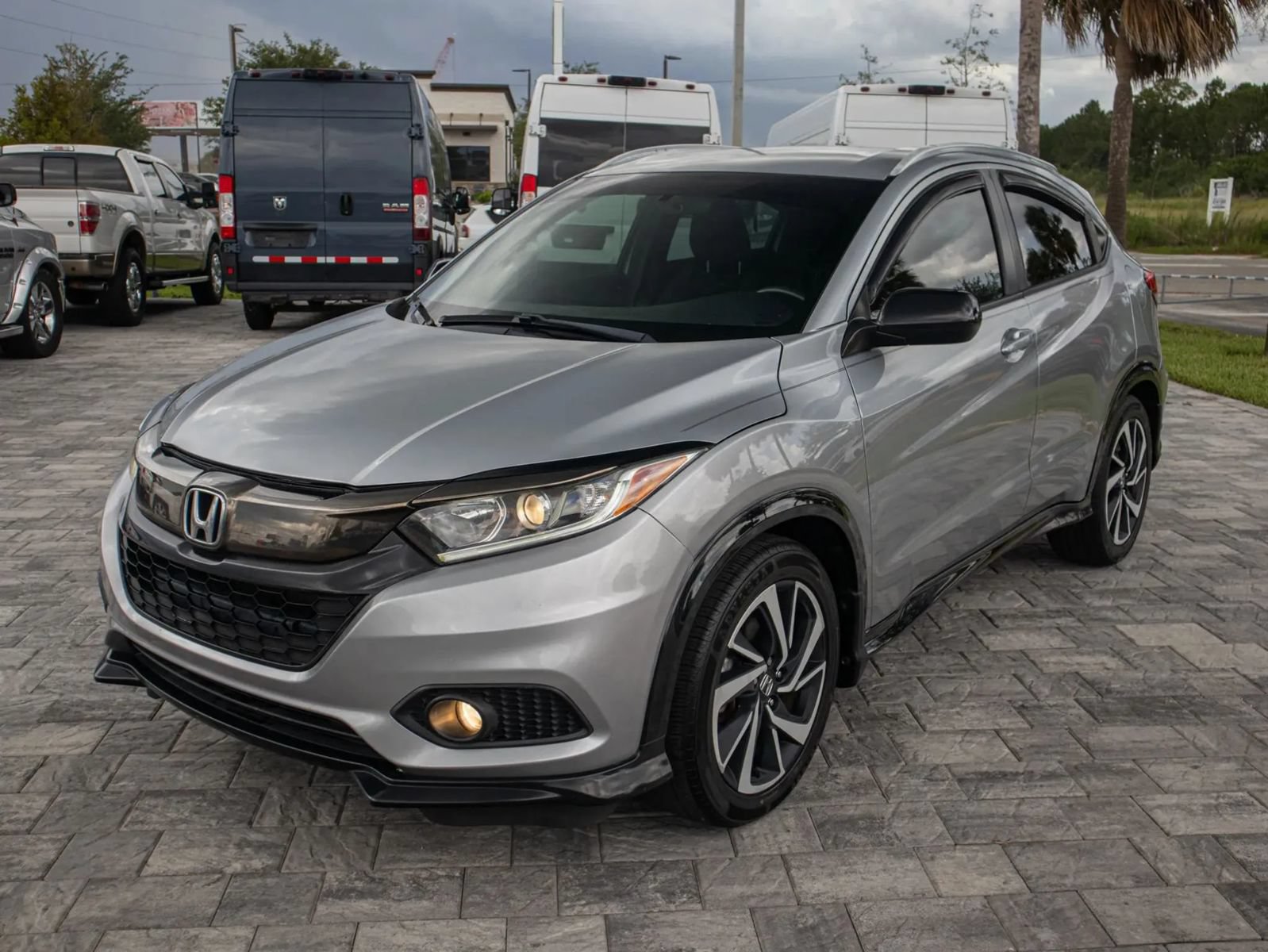 Used 2019 Honda HR-V Sport image 3