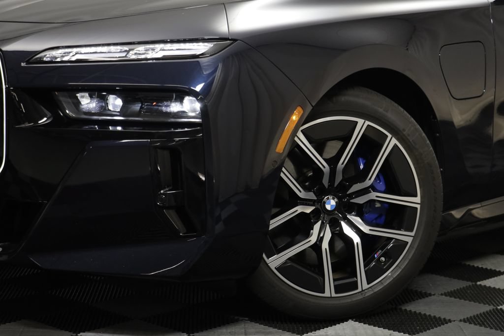 Used 2026 BMW 750e xDrive w/ Executive Package AWD/4WD image 3