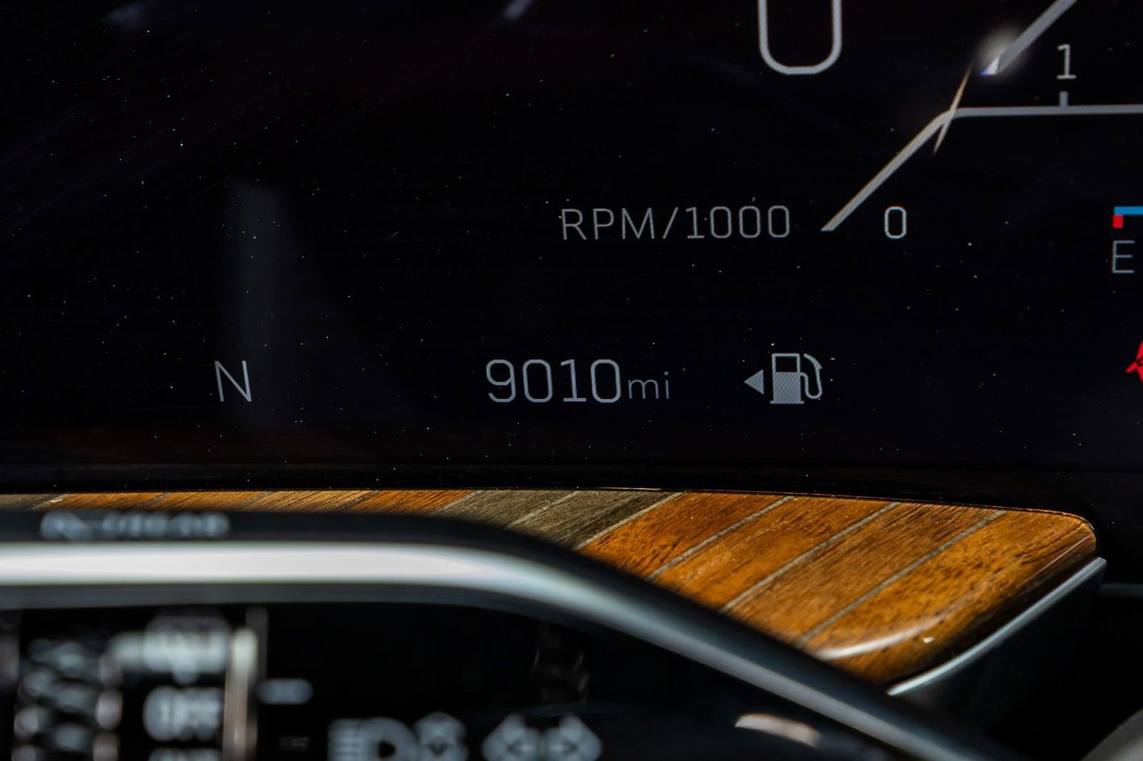 Used 2025 Cadillac Escalade ESV Sport Platinum w/ LPO, ONYX Package image 21