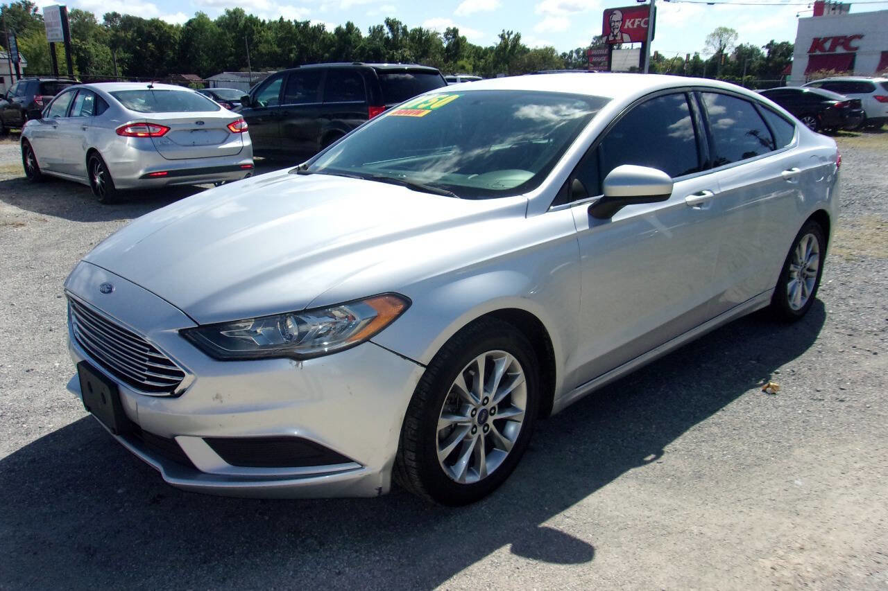Used 2017 Ford Fusion SE image 9