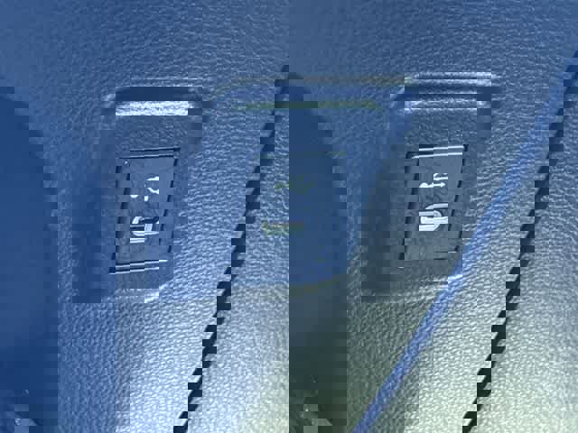 Used 2025 Toyota Corolla SE image 32