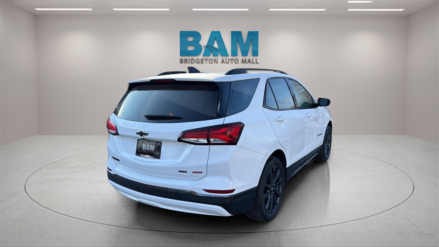 Used 2022 Chevrolet Equinox RS w/ LPO, Floor Liner Package image 7