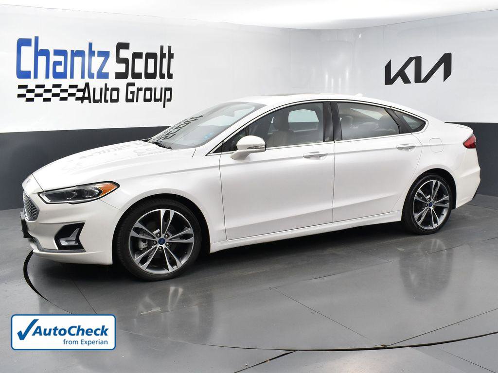 Used 2019 Ford Fusion Titanium image 2