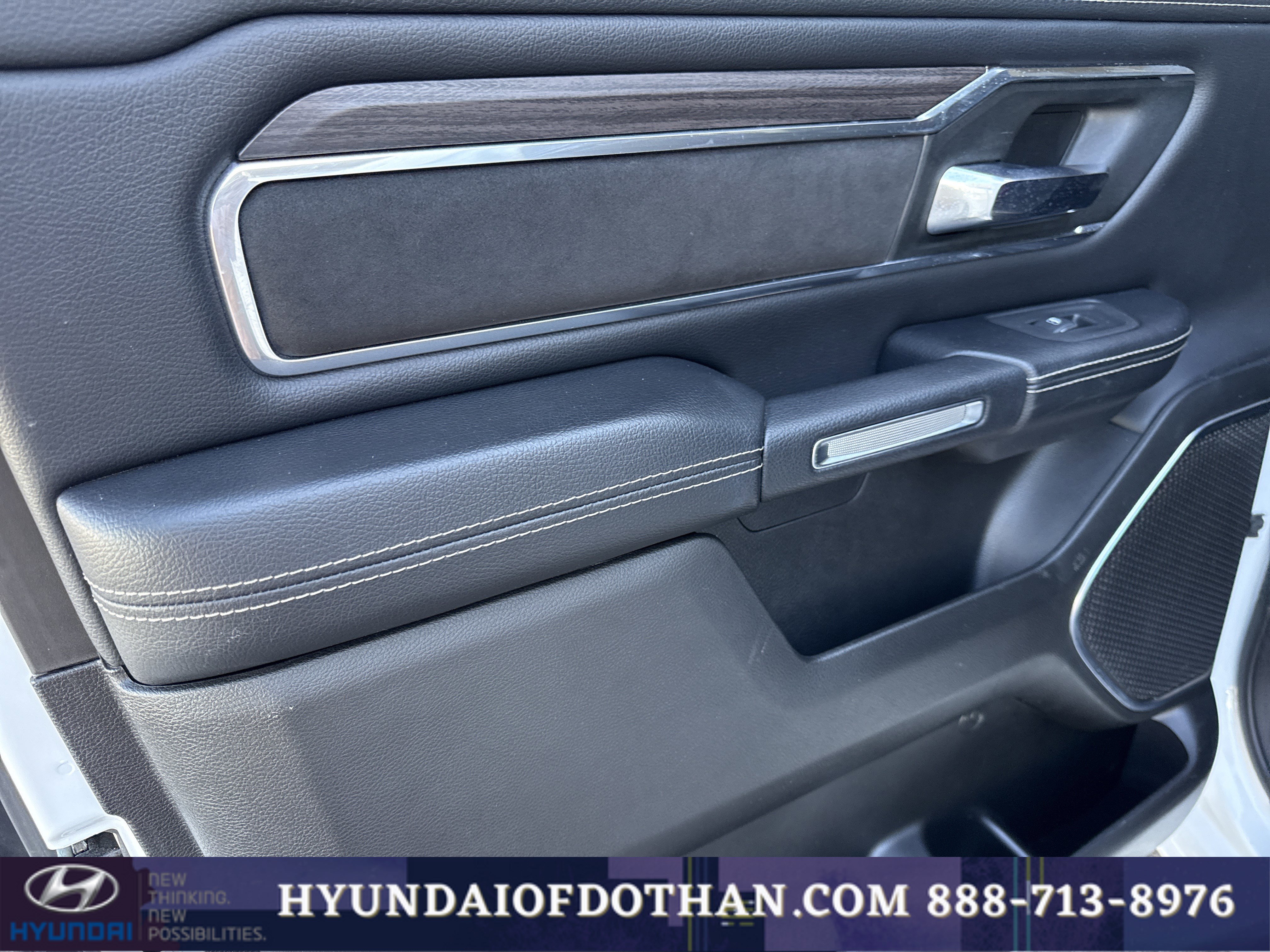 Used 2025 RAM 1500 Laramie image 12