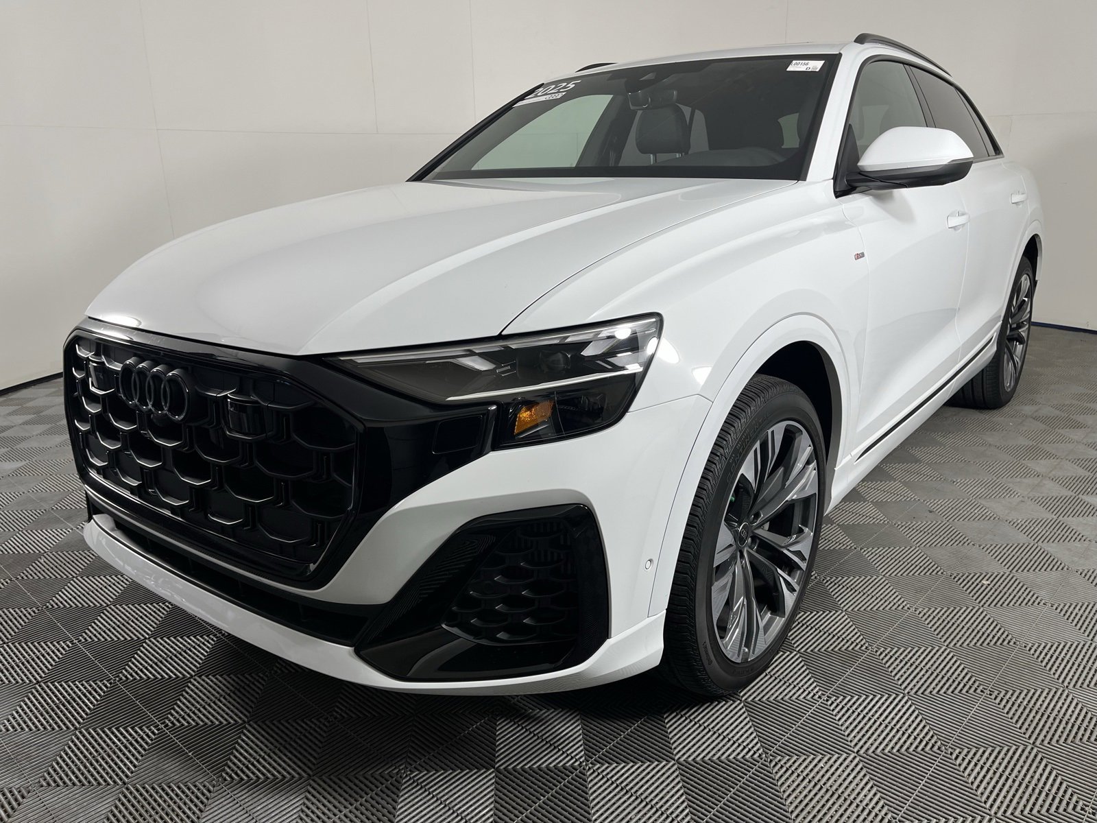 Used 2025 Audi Q8 Premium Plus w/ Premium Plus Package image 4