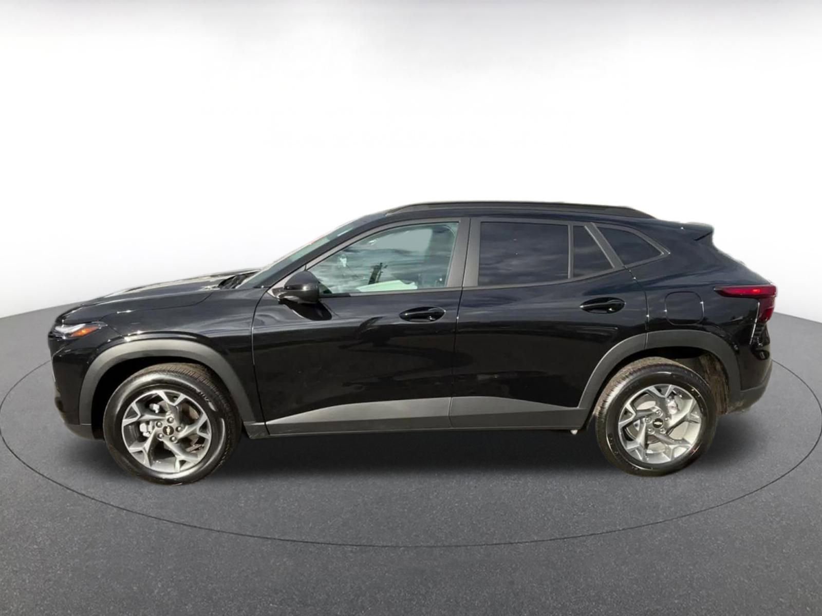 Used 2025 Chevrolet Trax LT image 9