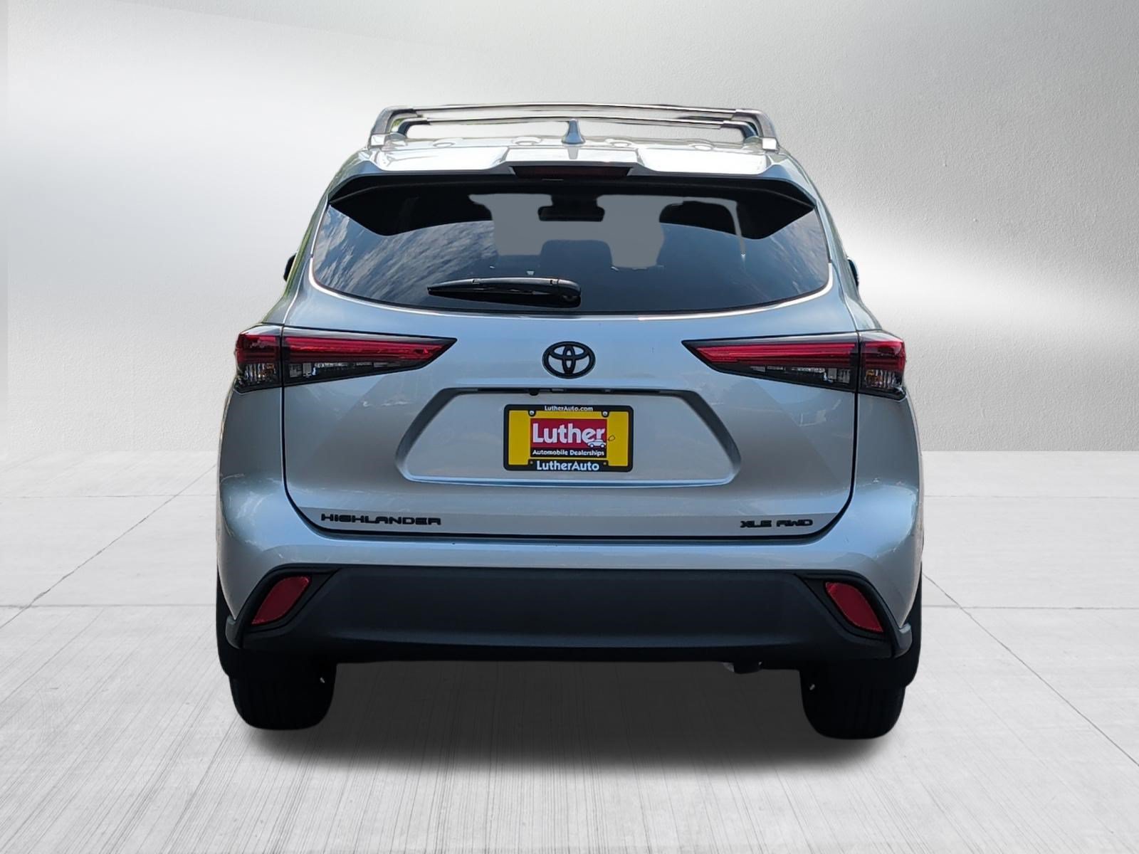 Used 2022 Toyota Highlander XLE AWD/4WD image 6