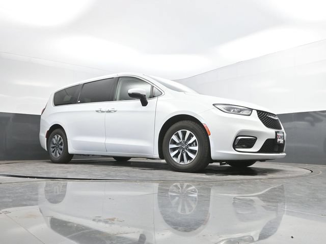 Used 2023 Chrysler Pacifica Touring-L FWD image 45