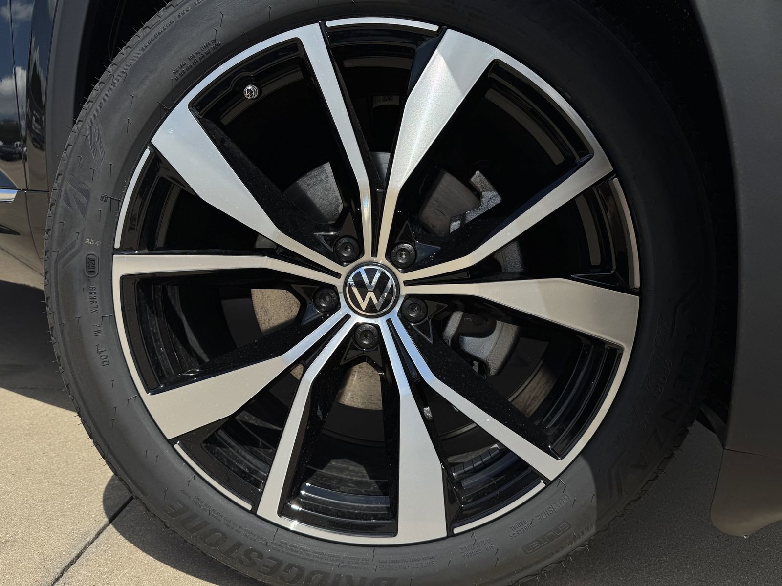 New 2026 Volkswagen Atlas Cross Sport SEL Premium R-Line AWD/4WD image 11