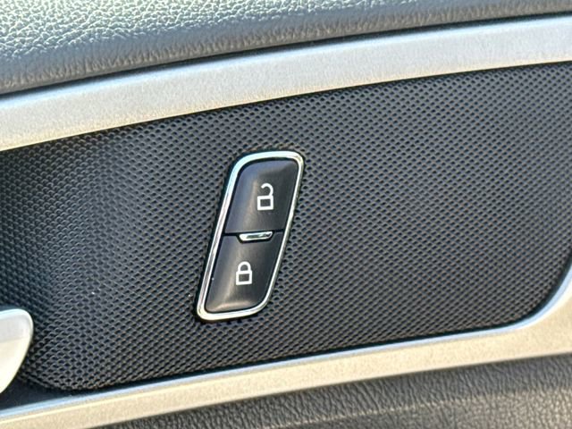 Used 2017 Ford Fusion SE w/ Fusion SE Technology Package image 20