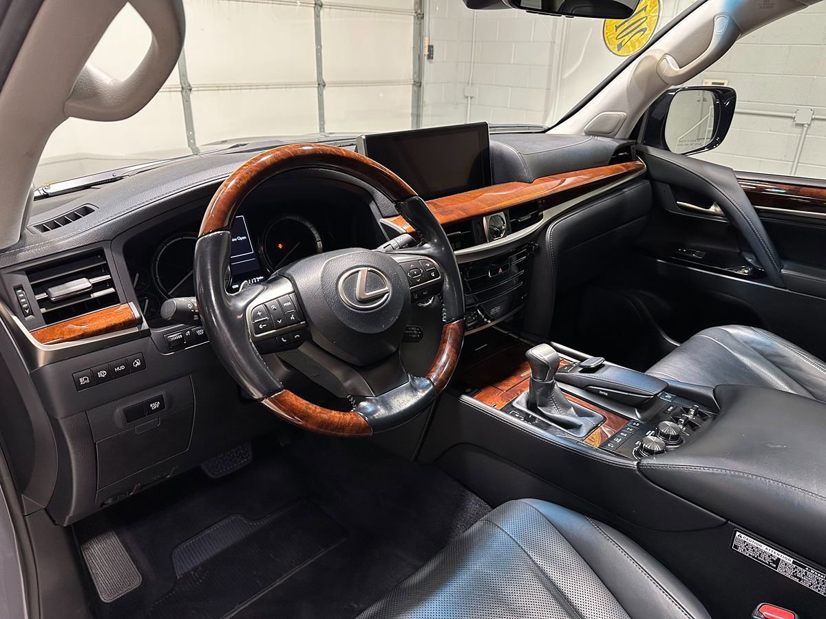 Used 2016 Lexus LX 570 4WD w/ Luxury Package image 34