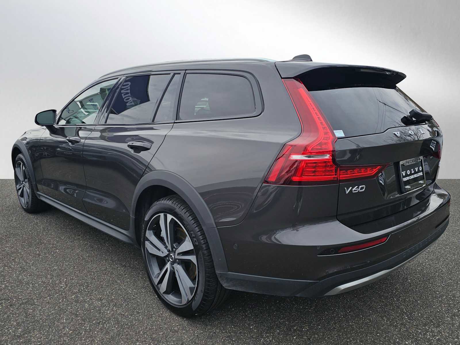Certified 2025 Volvo V60 B5 Cross Country Plus AWD/4WD image 6