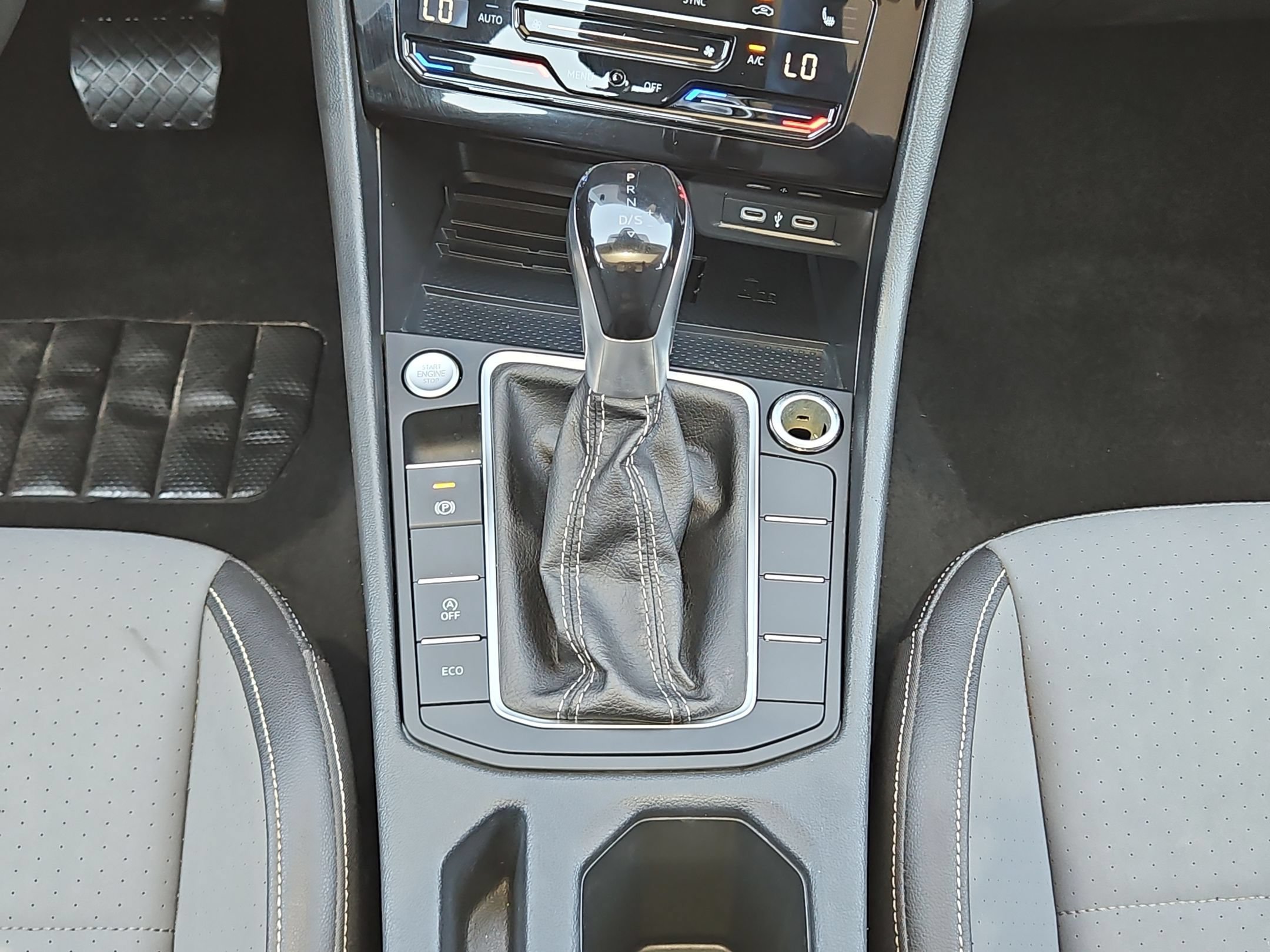 Used 2025 Volkswagen Jetta SE FWD image 19