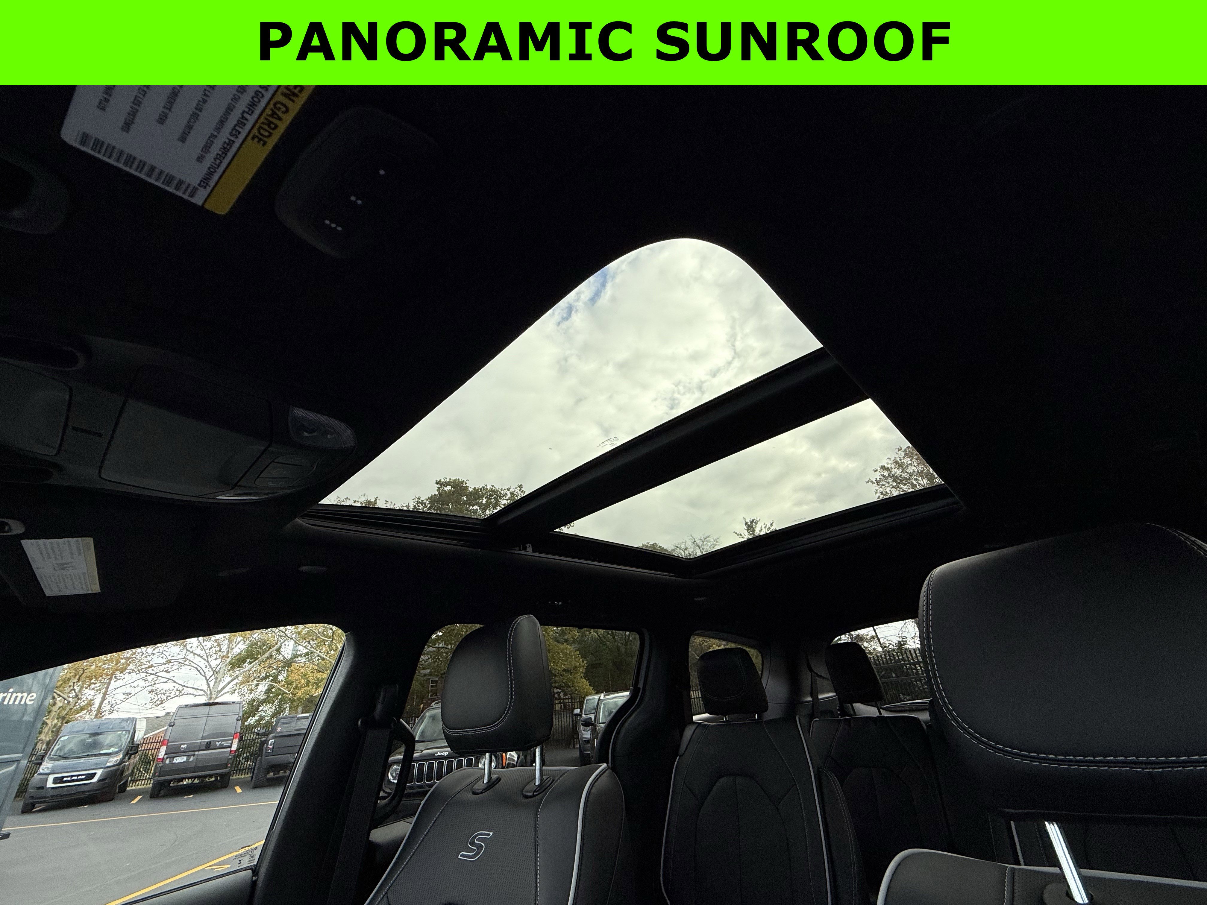 New 2026 Chrysler Pacifica Limited image 31