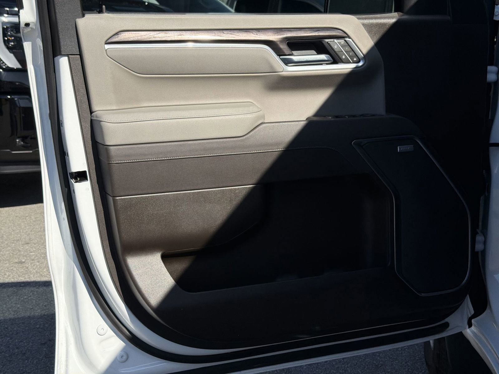 Used 2025 Chevrolet Silverado 1500 LTZ w/ LTZ Premium Package image 14
