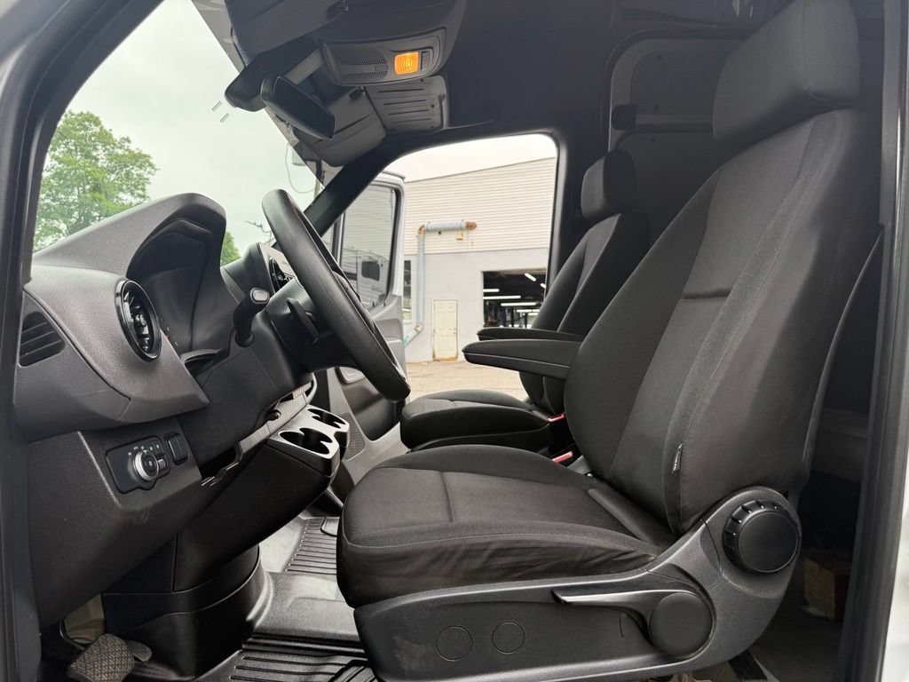 Used 2021 Mercedes-Benz Sprinter 2500 image 17