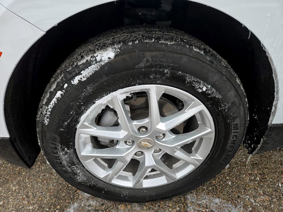 Used 2024 Chevrolet Equinox LT image 36