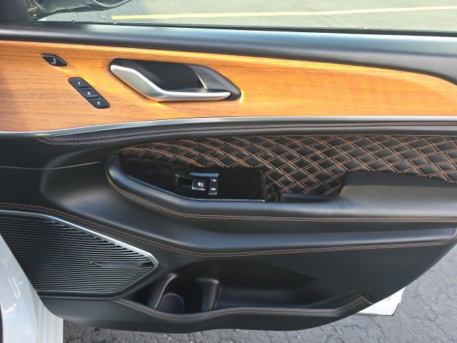 Used 2023 Jeep Grand Cherokee L Summit image 32